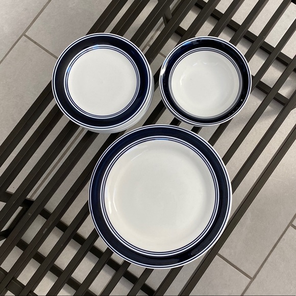 Boutique 9 Other - Essential Mealtime Dinnerware Place Set 6 + Bonus